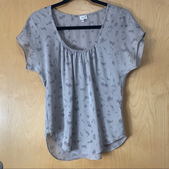 Aritzia Babaton 100% Silk Grey Leopard Blouse - Picture 2 of 10